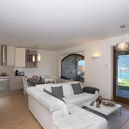 Sleeps 6 Pool * Plesio